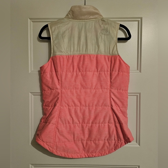 The North Face Peach and Cream Insulted Puffer Vest sz medium - Picture 6 of 8